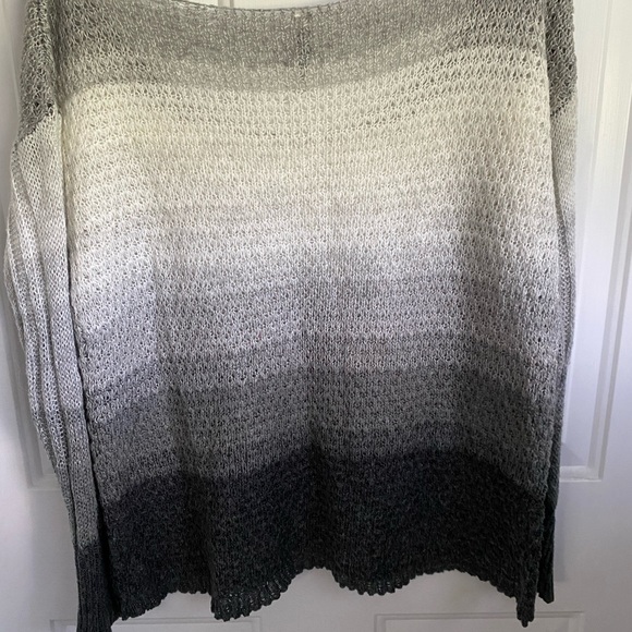 Aeropostale Long Sleeve Gray to White Ombre T Shirt. Women’s Size Large - Picture 2 of 4